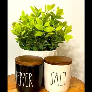 BNWt Rae Dunn PEPPER SALT Set
